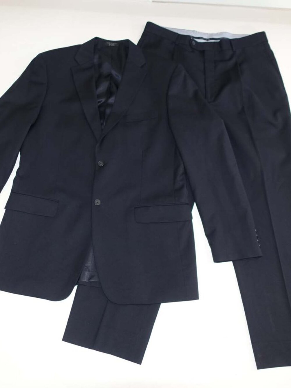 Tommy Hilfiger Men's 2 Button Suit Size 42 Long 35 x 31 Navy Blue 100% Wool 42L